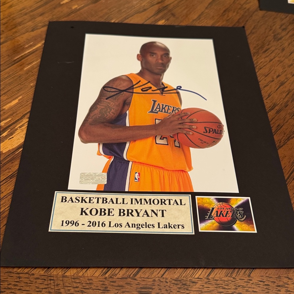 - Kobe Bryant Los Angeles Lakers signed photo